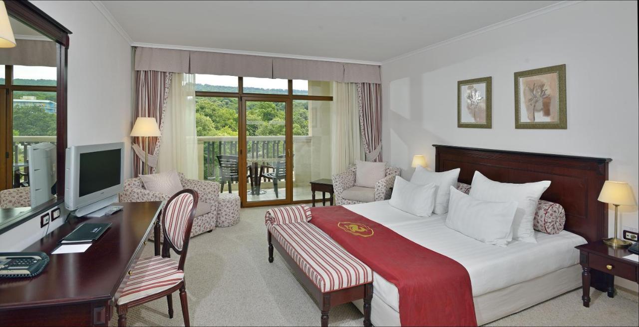Melia Grand Hermitage All Inclusive Golden Sands Exterior foto A room at the hotel
