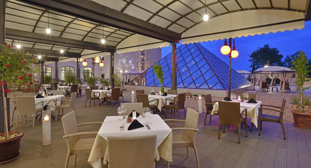 Melia Grand Hermitage All Inclusive Golden Sands Exterior foto Restaurant at the Louvre