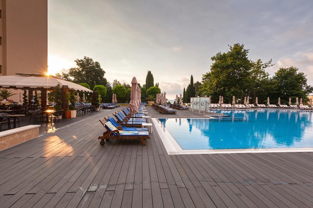 Melia Grand Hermitage All Inclusive Golden Sands Exterior foto The pool at the hotel